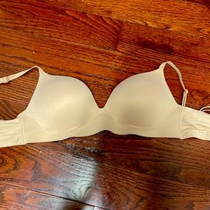 Victoria’s Secret push-up bra, 34B